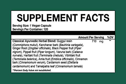 Kanchnar Guggul capsules sur une surface en bois