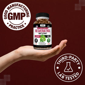 Kaya Naturals capsules de resvératrol 30 végétariennes en main