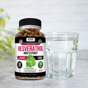 Kaya Naturals capsules de resvératrol ouverte pour voir la capsule