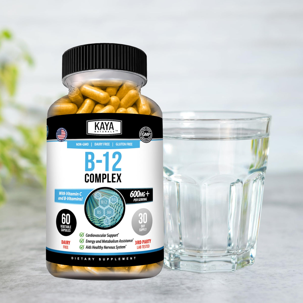 Kaya Naturals Complexe B-12 Multivitamines avec un verre d'eau