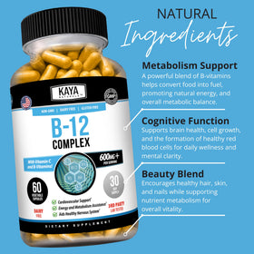 Kaya Naturals Complexe B-12 Multivitamines en main