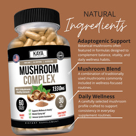 Kaya Naturals Complexe de Champignons avec une main tenant deux capsules