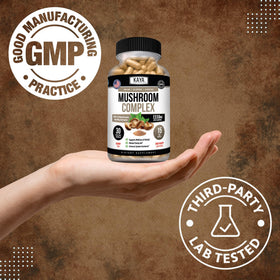Kaya Naturals Complexe de Champignons, capsules sur une table en bois