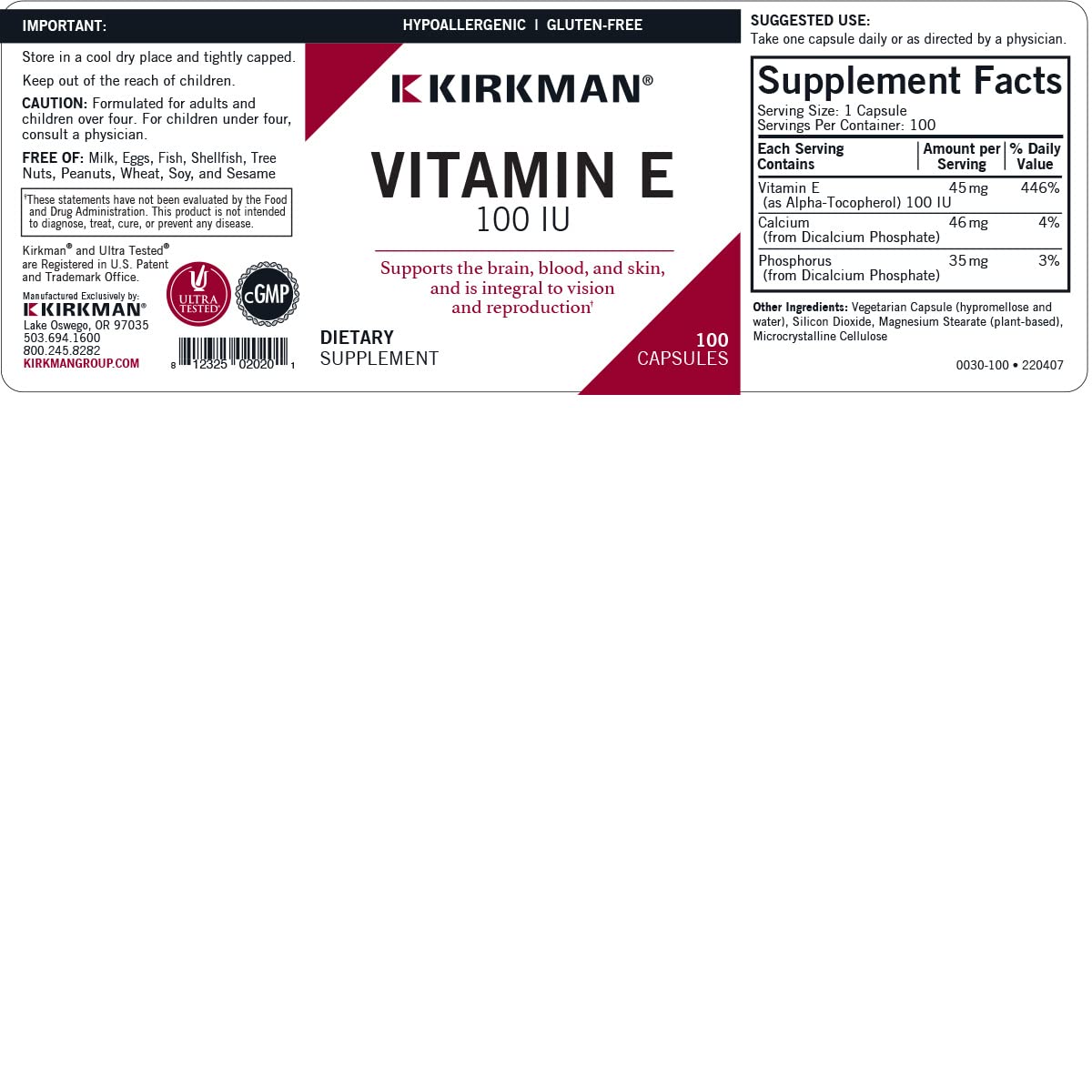 Kirkman Vitamine E 100 IU capsules végétales à côté d'un verre d'eau