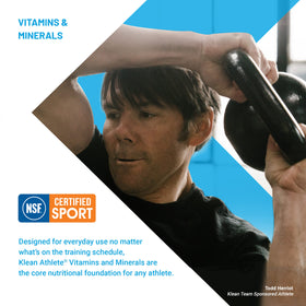 Klean Athlete Klean Multivitamin 60 comprimés sur fond blanc