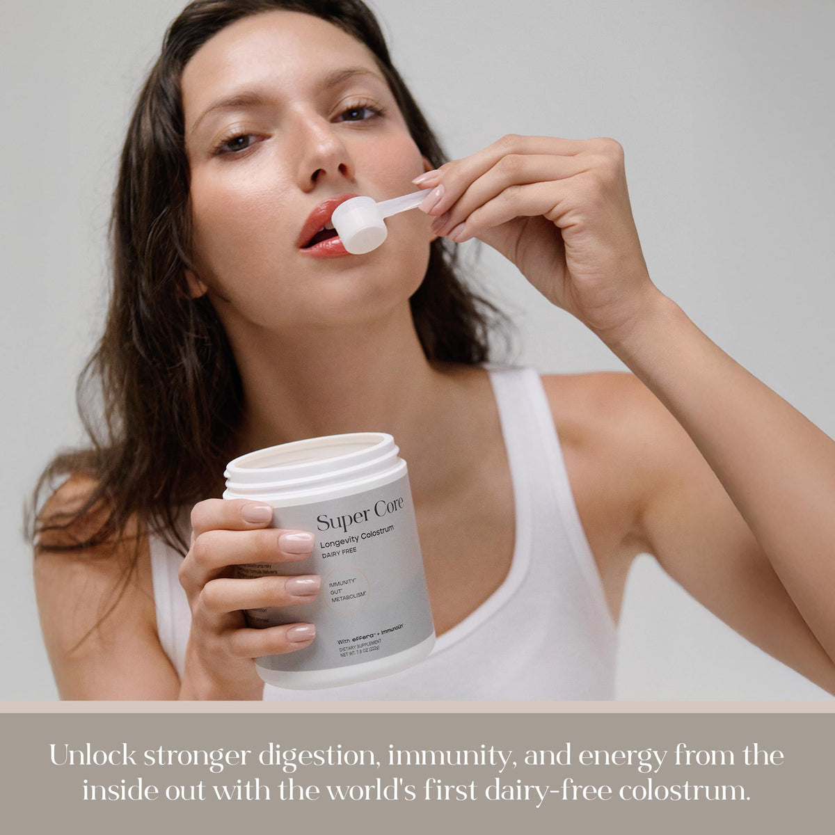 KROMA. Poudre daily wellness IgG Non-Dairy, mélange dans un verre