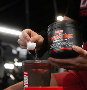 Labrada Pro Series Creatine Strength contenant ouvert avec poudre