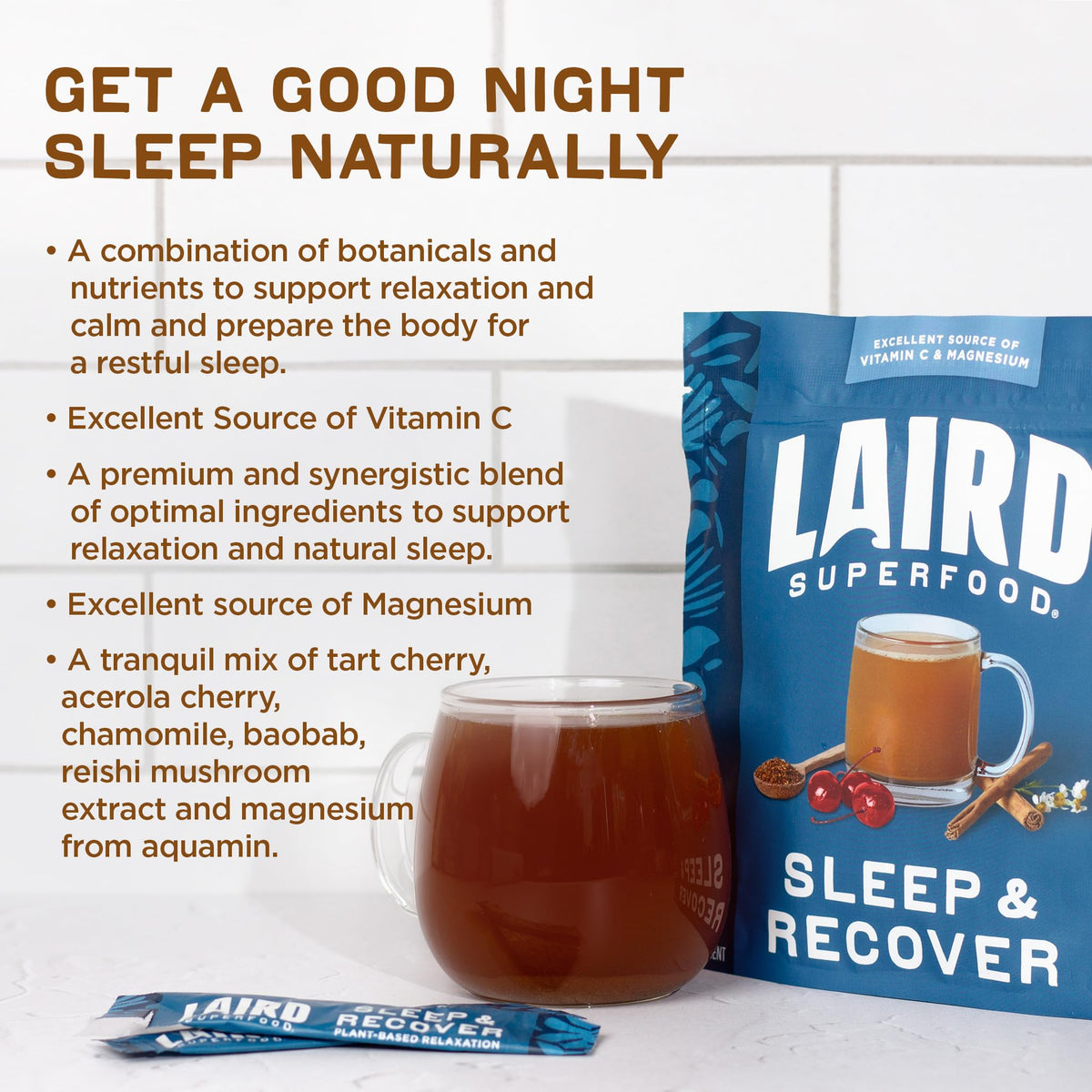 Laird Superfood Boisson de Nuit sachets sur une table en bois