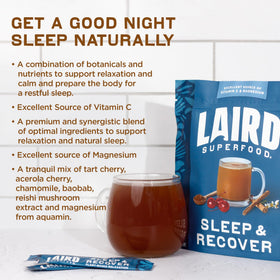 Laird Superfood Boisson de Nuit sachets sur une table en bois