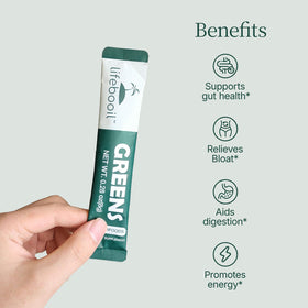 Lifebooil Poudre Super Greens mélange dans un verre d'eau