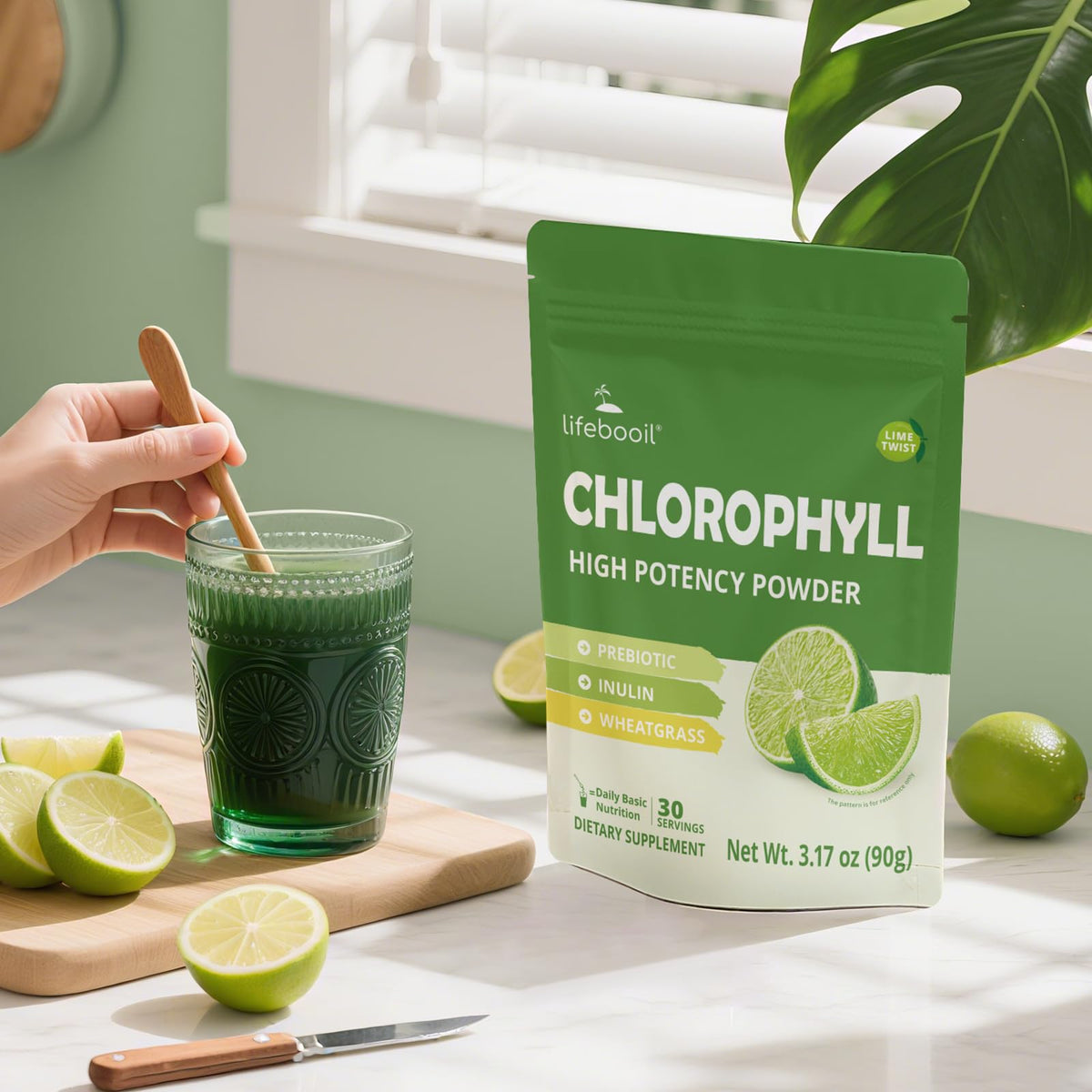 Lifestyle photo de la poudre de chlorophylle Lifebooil sur une table