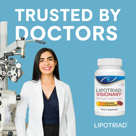 Lipotriad Visionary 60 Capsules avec une main tenant la bouteille