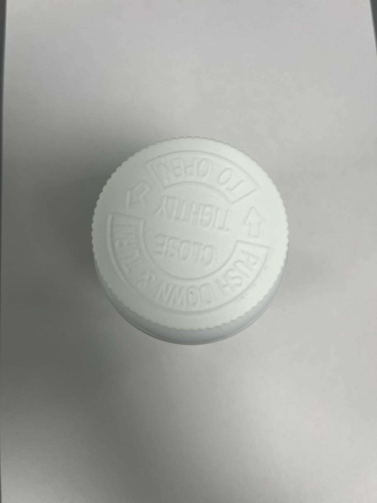 Lipovis Urolithin A 2295mg avec fruits et noix en arrière-plan