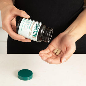 Longevity Rx MitoMultiply vue de côté avec fond neutre