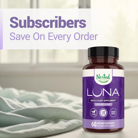 Luna Complément Alimentaire, capsules végétales avec des plantes en arrière-plan