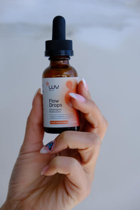 LUV health Flow Drops® flacon sur une table en bois
