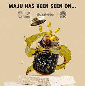 Maju Superfoods huile de graines noires, capsules avec étiquette visible