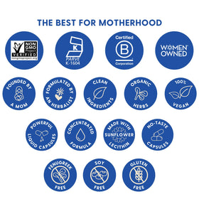 Maman allaitante avec le flacon de Motherlove More Milk Moringa