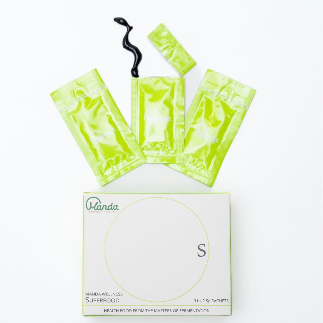 Manda Wellness Superdrink sachets avec un verre d'eau