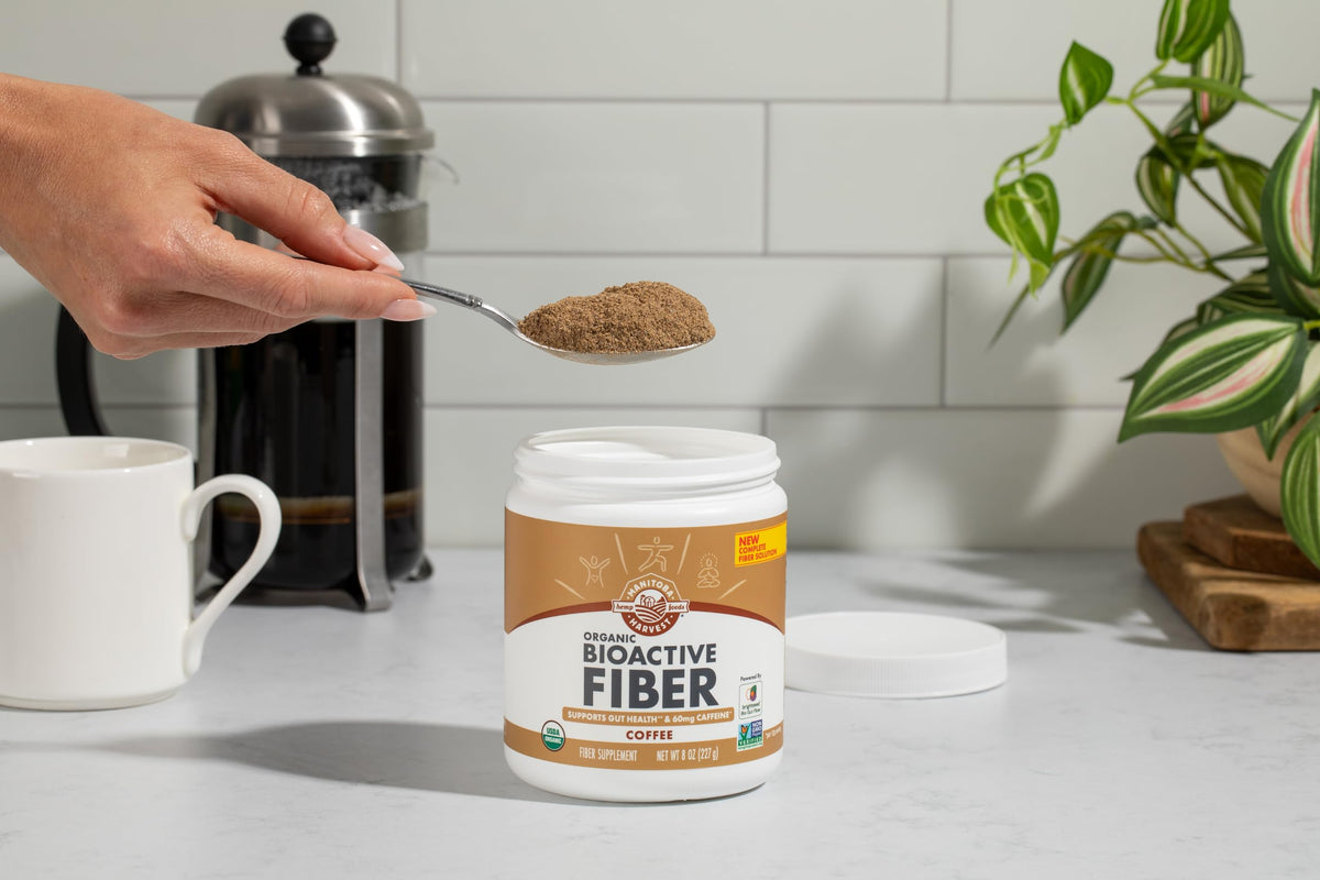 Manitoba Harvest BioActive Fiber poudre avec cuillère et verre d'eau