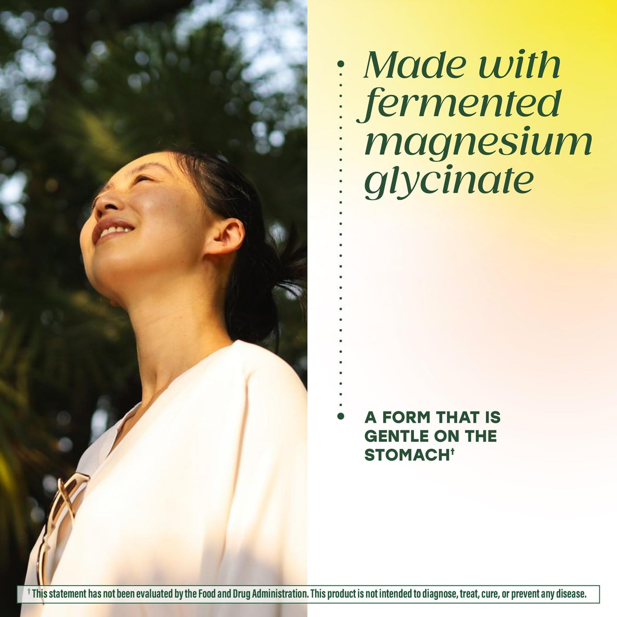 MegaFood Magnésium Glycinate, comprimés dans une main