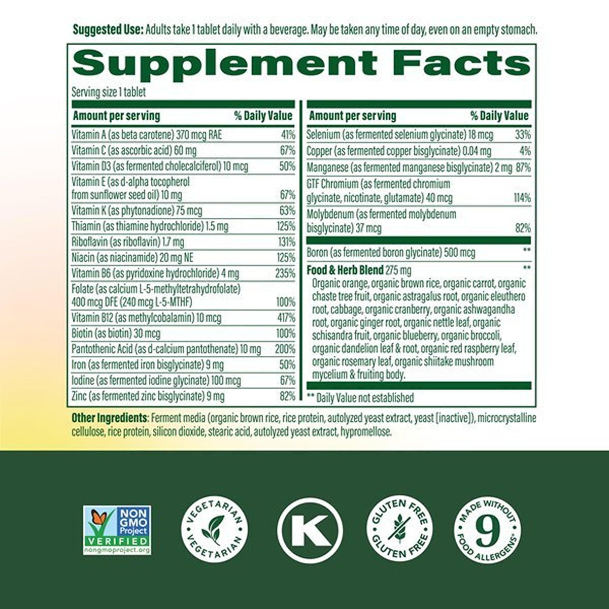 MegaFood Multivitamine pour Femmes 40+ avec des ingrédients naturels à côté