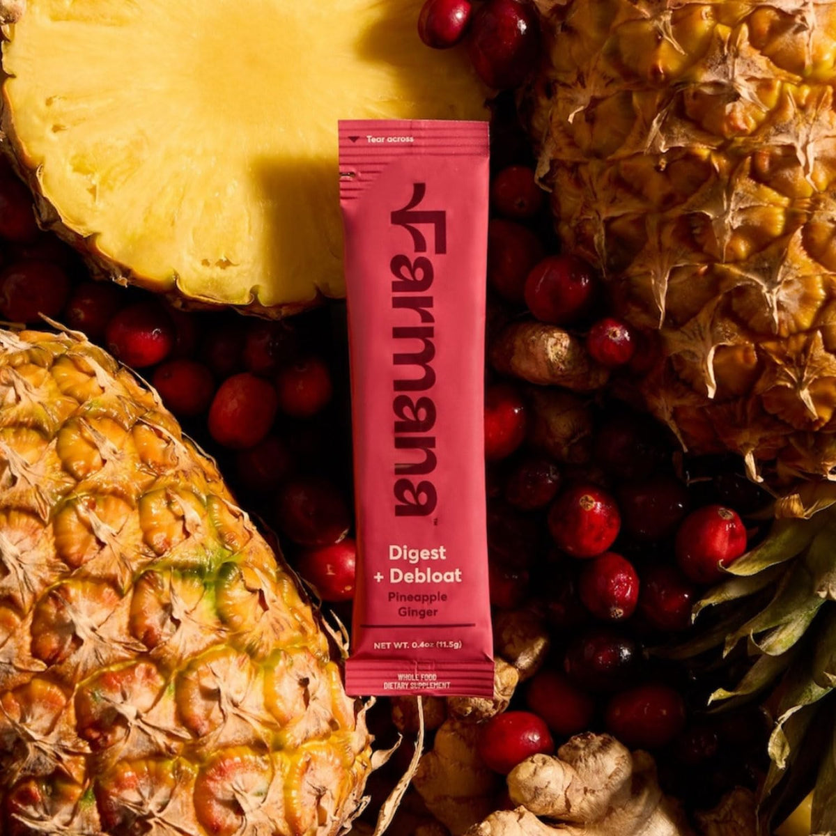Mélange de boisson Farmana sur une table avec des fruits