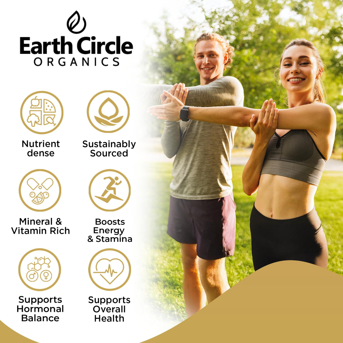 Mélange de poudre de maca jaune avec des fruits dans un smoothie
