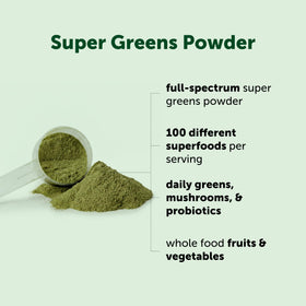 Mélange de Poudre de Super Greens dans un verre d'eau