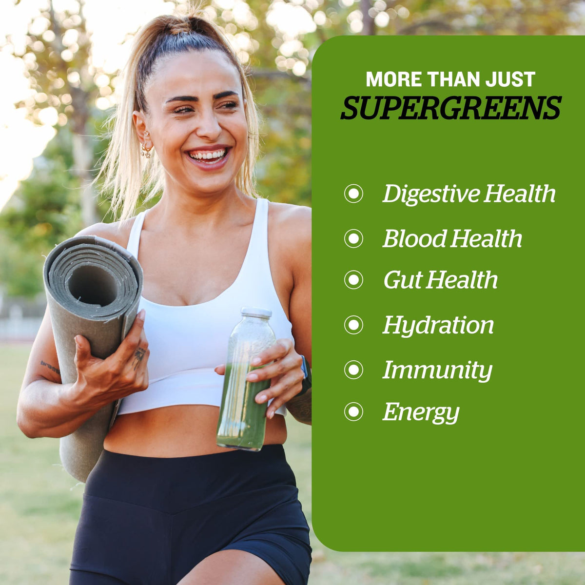 Mélange de Supergreens Sunfood dans un verre d'eau