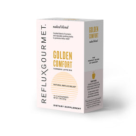 Mélange Golden Comfort versé dans une tasse avec lait chaud