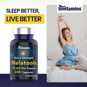 Mélatonine tnvitamins en usage, capsule à côté d'un verre d'eau