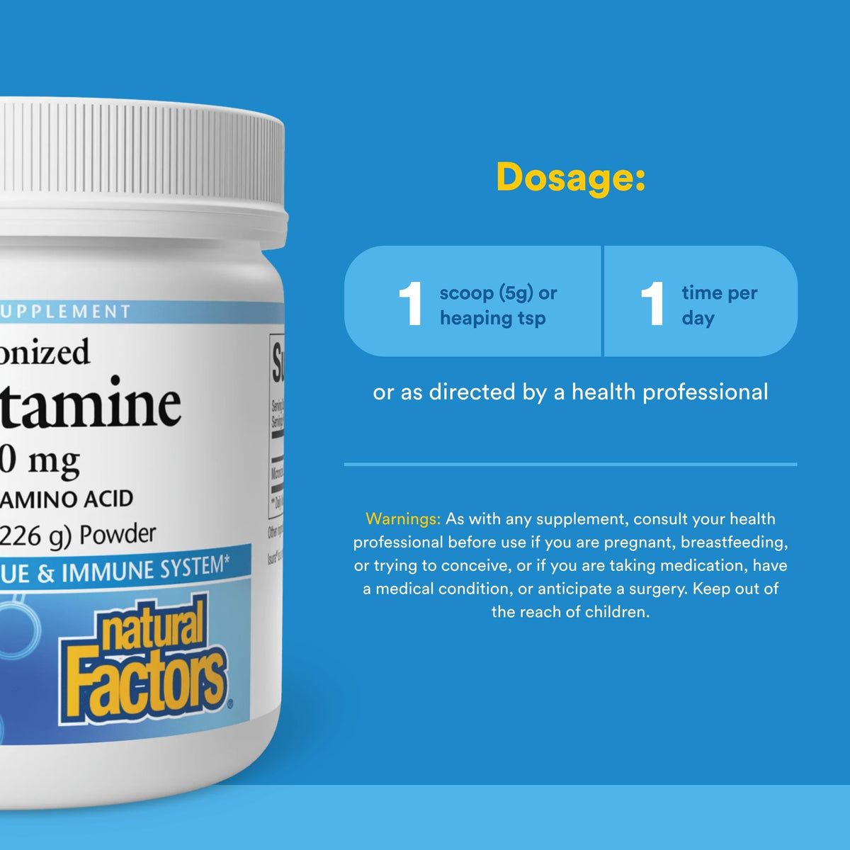 Mesure de poudre de L-Glutamine Natural Factors dans un verre d'eau