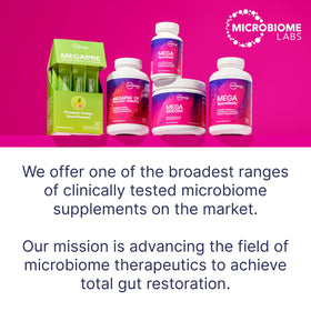 Microbiome Labs RestorFlora sur table avec verre d'eau