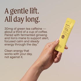 Miel de Manukora Energy + Clarity avec un verre d'eau