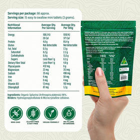 Mini comprimés de spiruline Biogenesis en gros plan