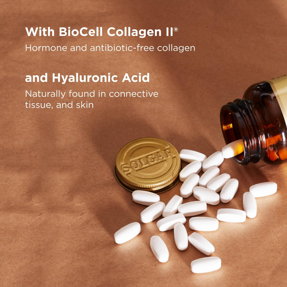Mise en scène de Solgar Glucosamine Acide Hyaluronique Chondroïtine MSM sur une table