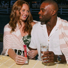 Mitra9 Mélange de Boisson Kava Fraise Pastèque dans un verre d'eau