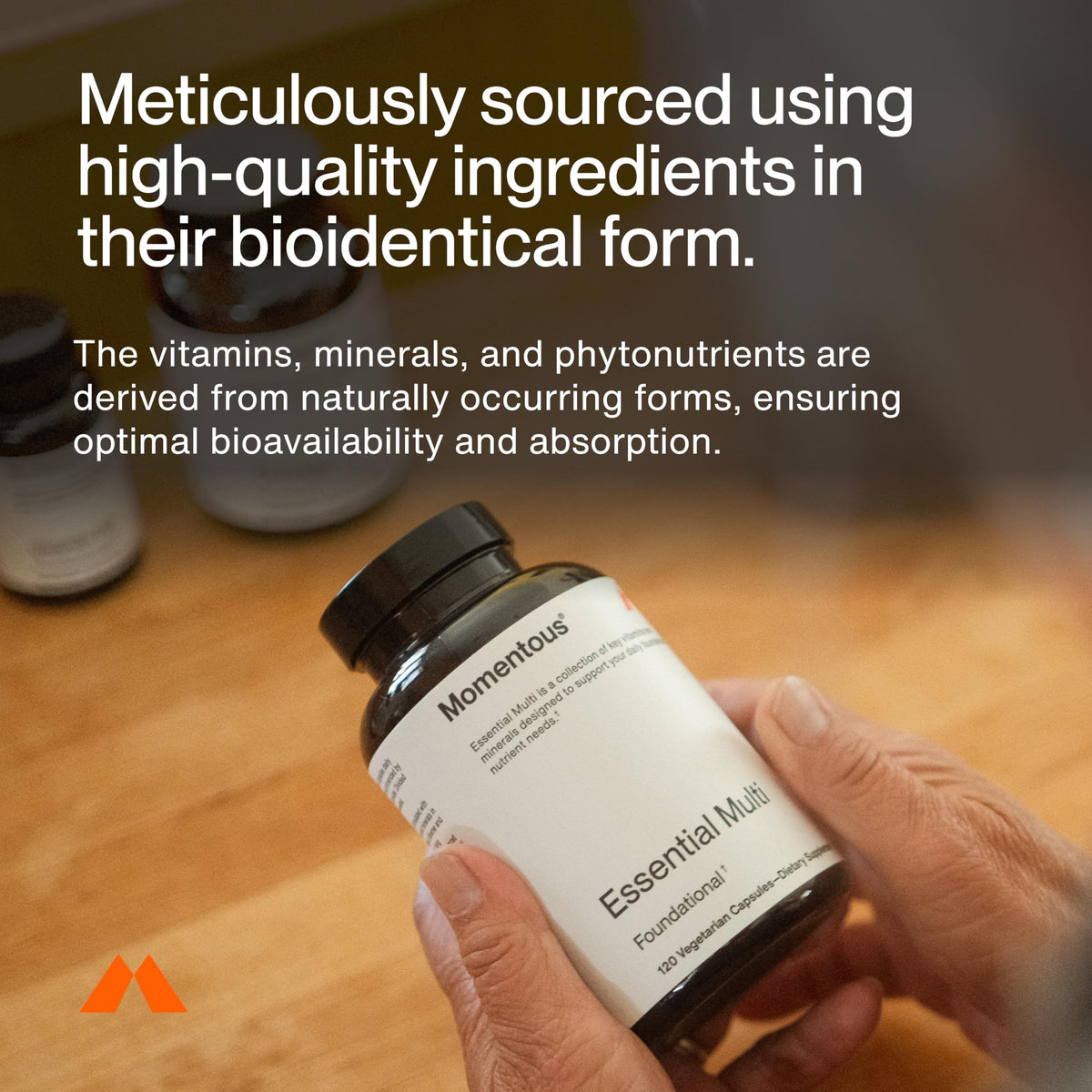 Momentous Multivitamine Complète contenant ouvert avec capsules