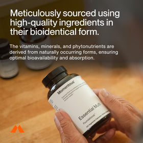 Momentous Multivitamine Complète contenant ouvert avec capsules