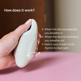 moonbird outil de respiration en utilisation sur une table de nuit
