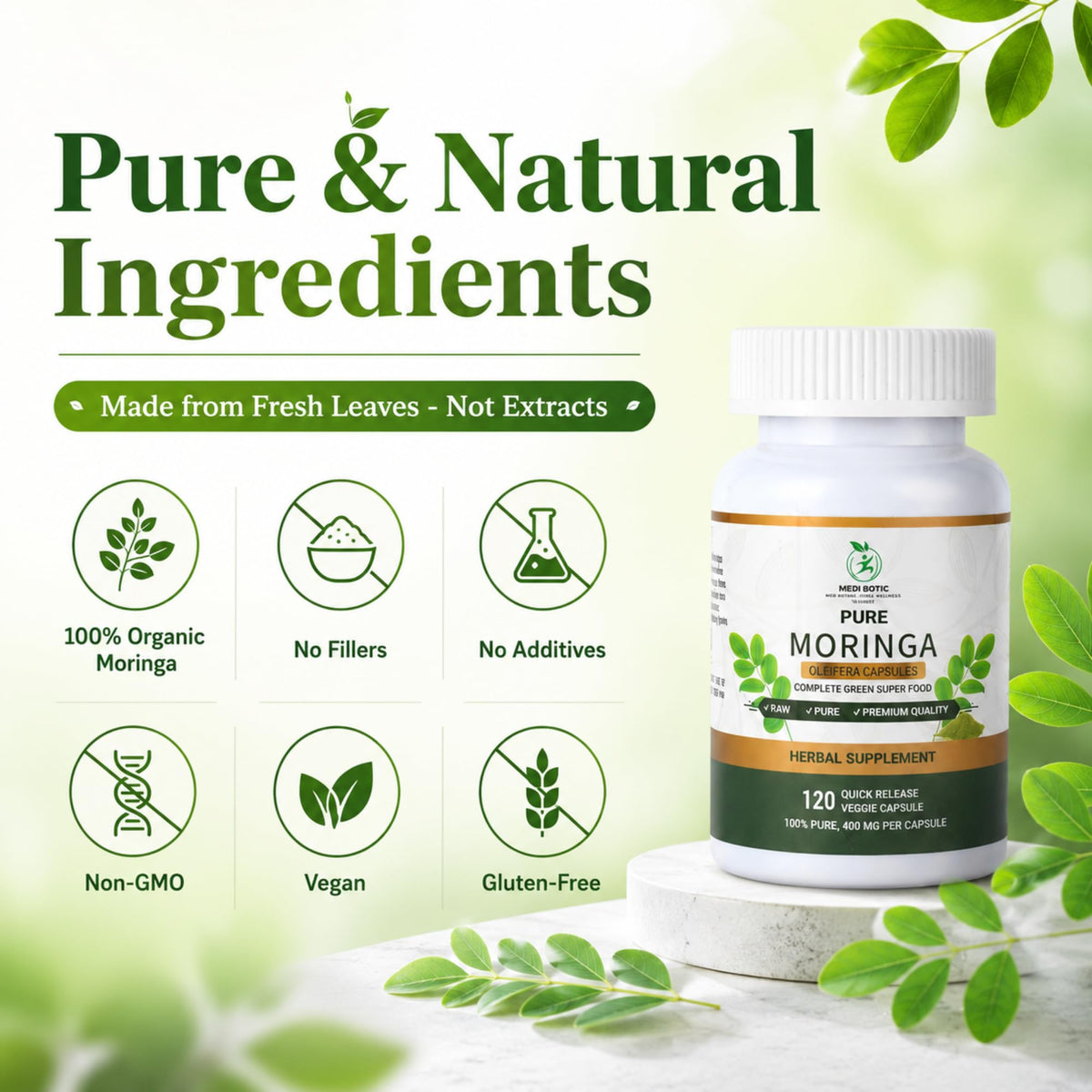 Moringa sous forme de poudre dans une cuillère