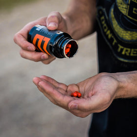 MTN OPS Blaze complément alimentaire en capsules avec un verre d'eau