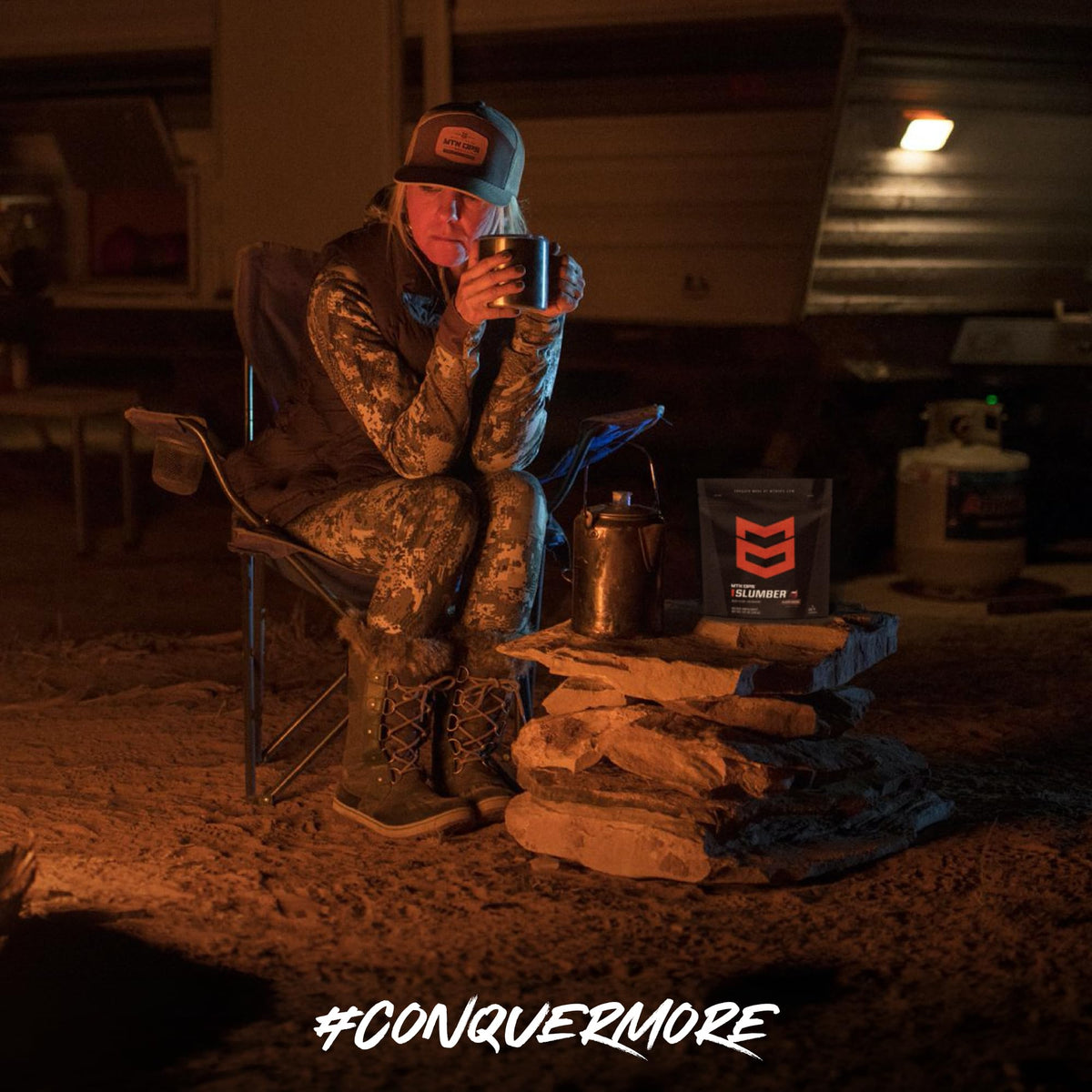 MTN OPS Slumber Poudre au Chai avec quelques tisanes à côté