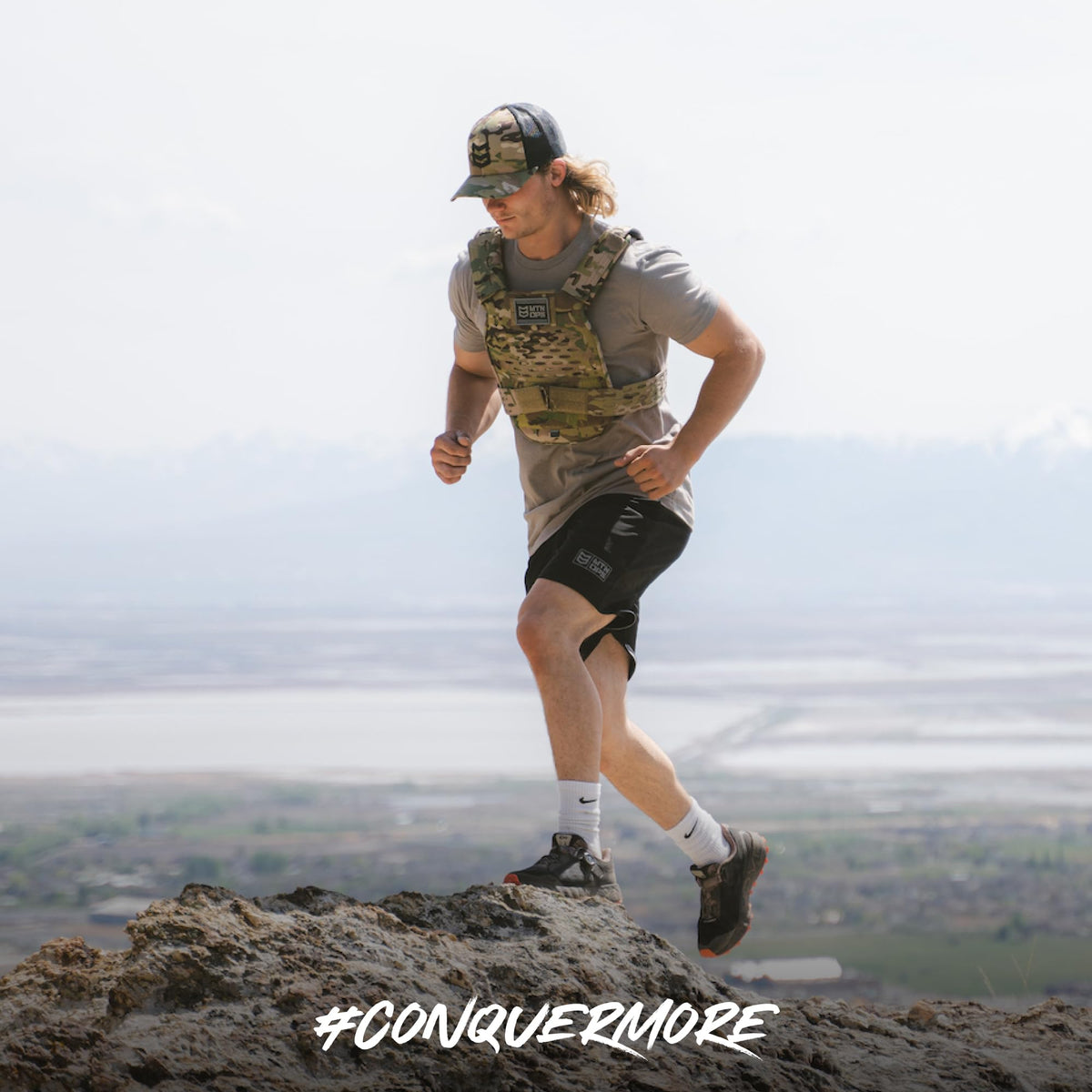 MTN OPS Solitude capsules sur fond blanc