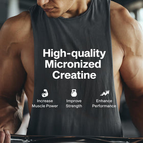 MuscleTech Créatine Monohydrate Pure 522g sur un fond de salle de sport