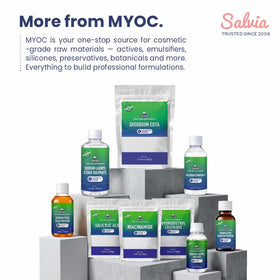 MYOC Gluconate de Sodium 113 g près d'ustensiles de cosmétique