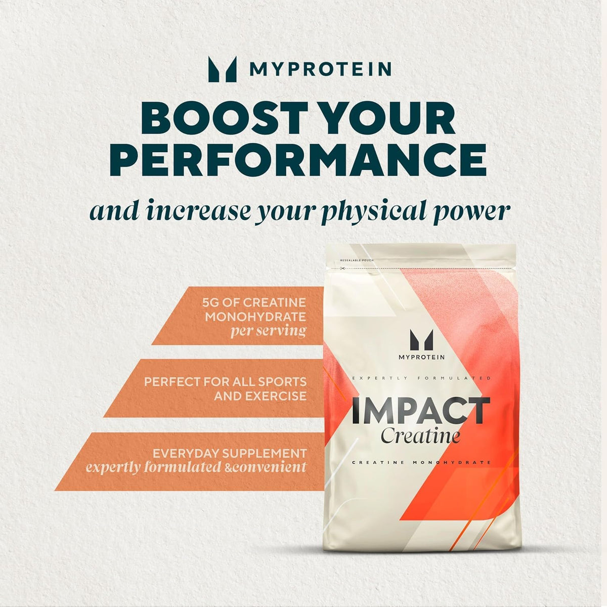 Myprotein créatine monohydrate sur une table avec accessoires de fitness