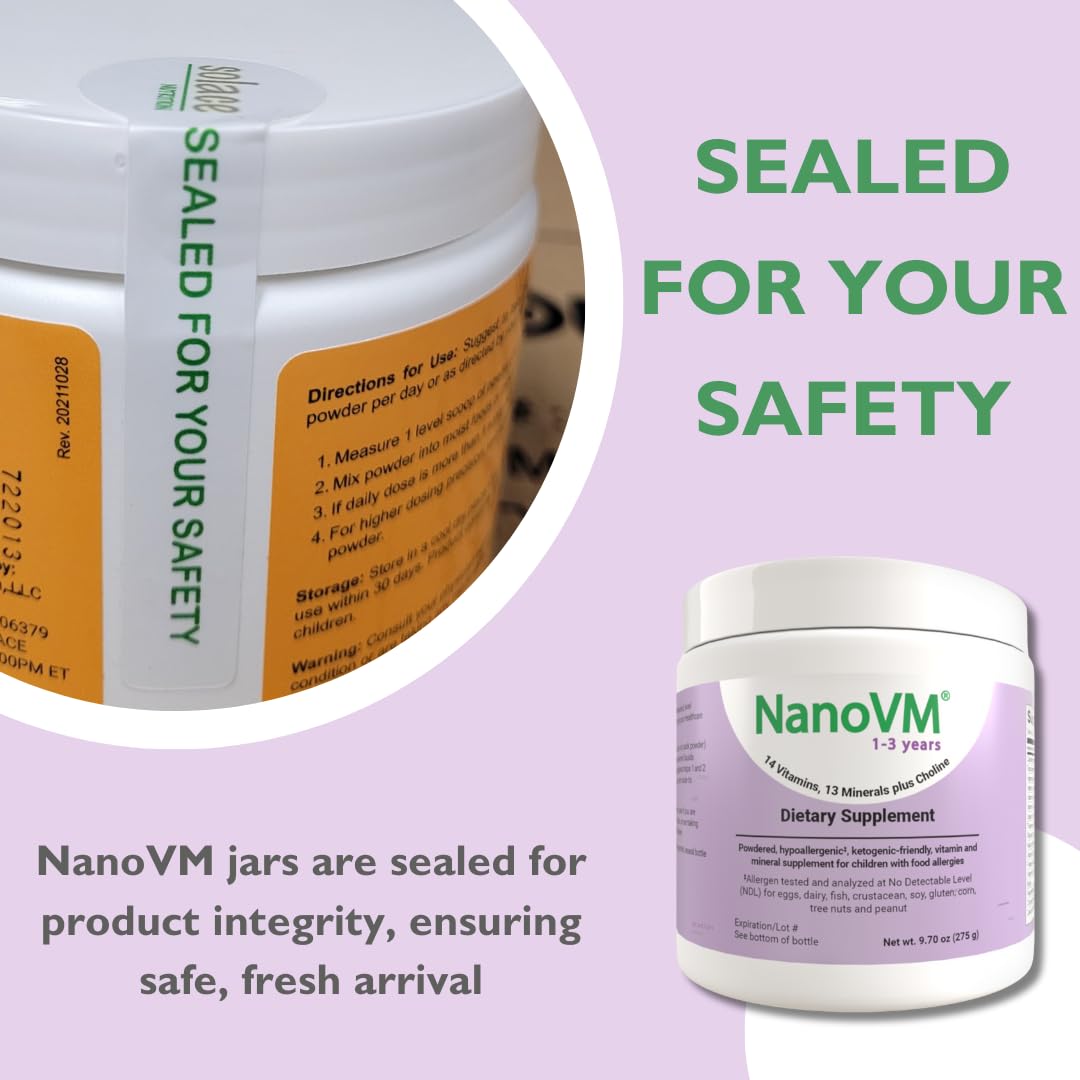 NanoVM multivitamines 1-3 ans avec une cuillère sur un fond blanc