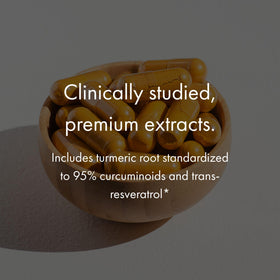 NAOMI Curcuma + Resvératrol 1000mg - vue des capsules dans la main